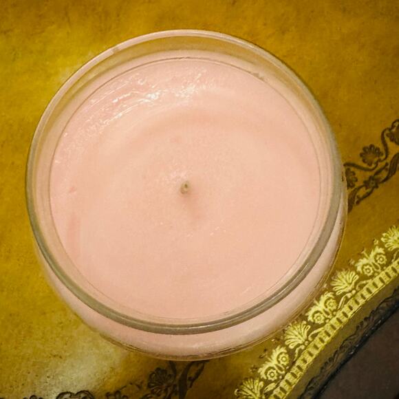 Tried & True Sugar Blossom Light Pink 15.5 oz. Soy Jar Candle NEW - Picture 6 of 8